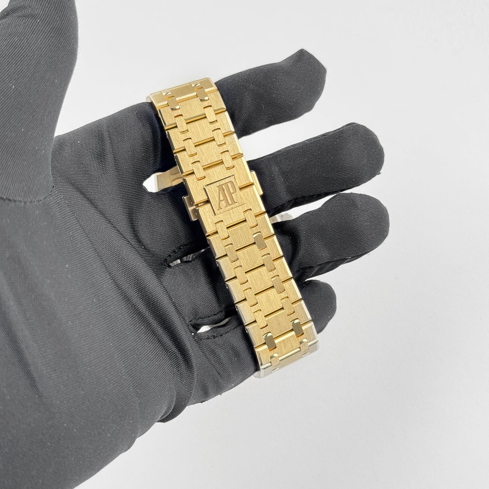 Audemars Piguet Royal Oak Chronograph 26240BA.OO.1320BA.01 '1017 ALYX 9SM' Yellow Gold Limited Edition of 202 - Image 13