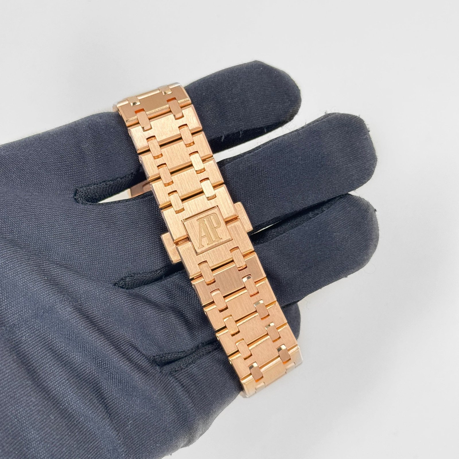 Audemars Piguet Royal Oak Quartz 67651OR.ZZ.1261OR.01 'Ladies' Rose Gold White Dial Diamond Bezel Quartz - Image 11