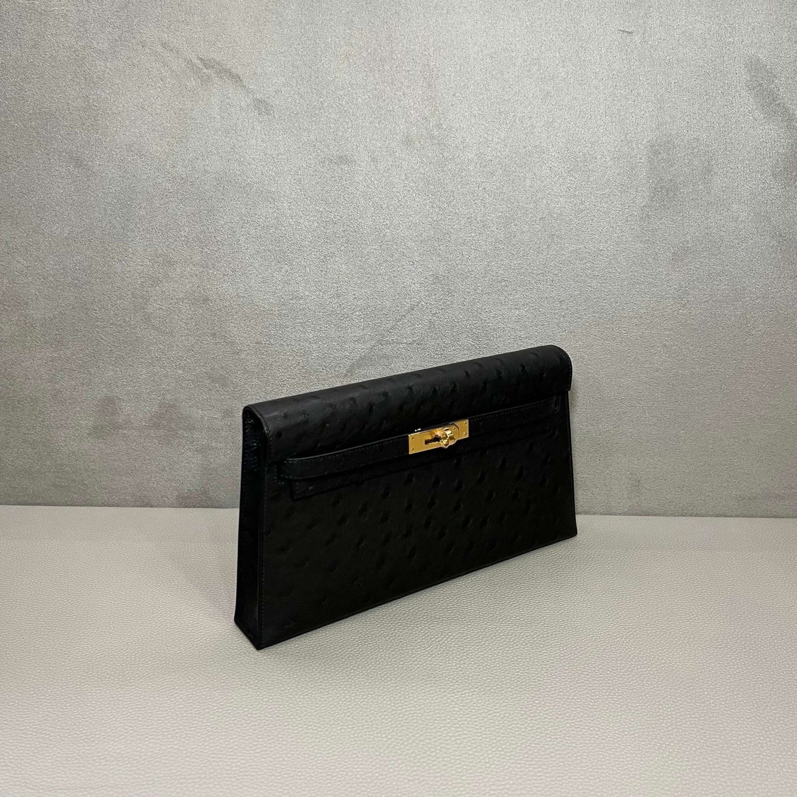 Hermès Noir Kelly Elan Ostrich Gold Hardware - Image 3