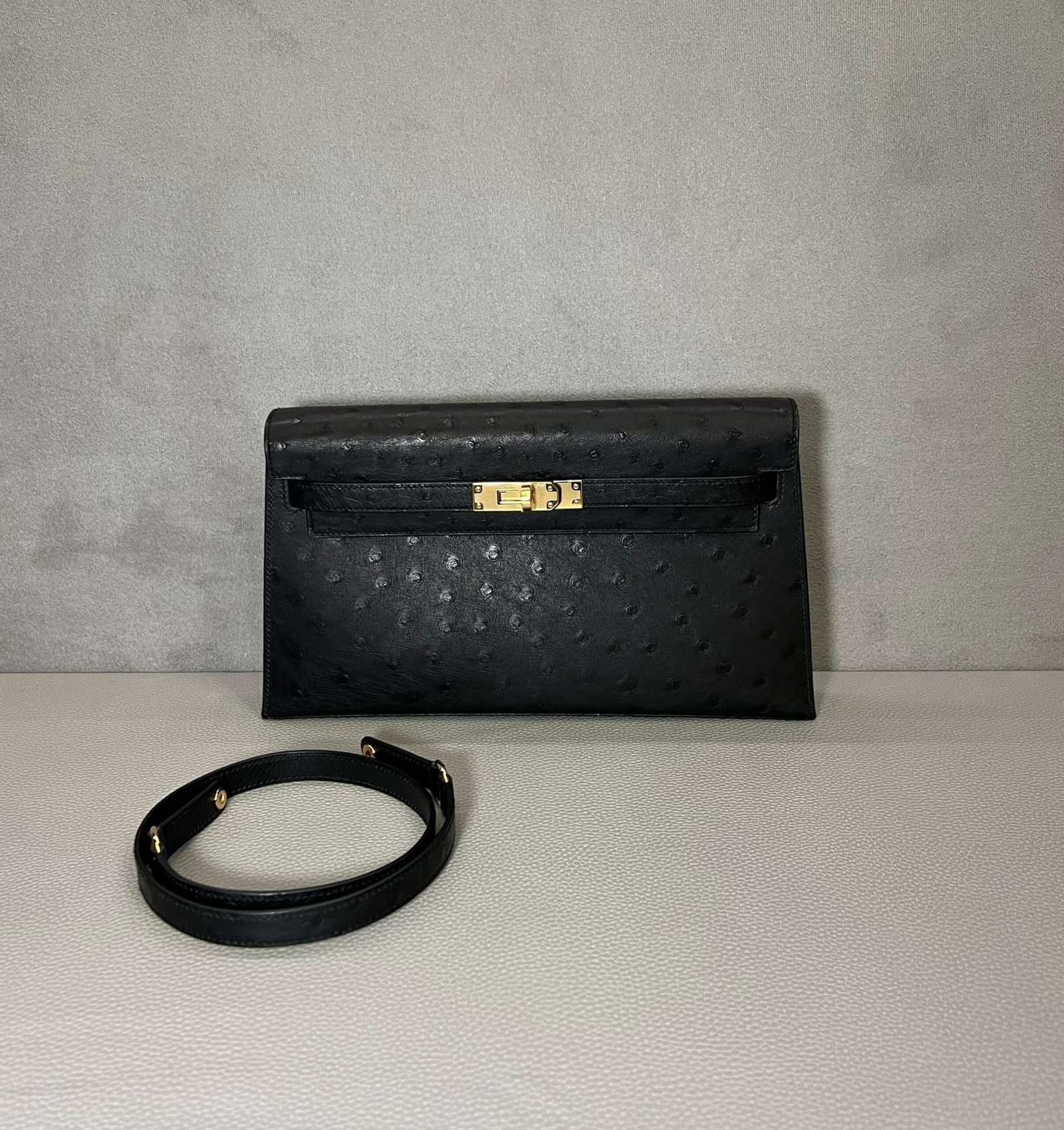 Hermès Noir Kelly Elan Ostrich Gold Hardware - Image 2