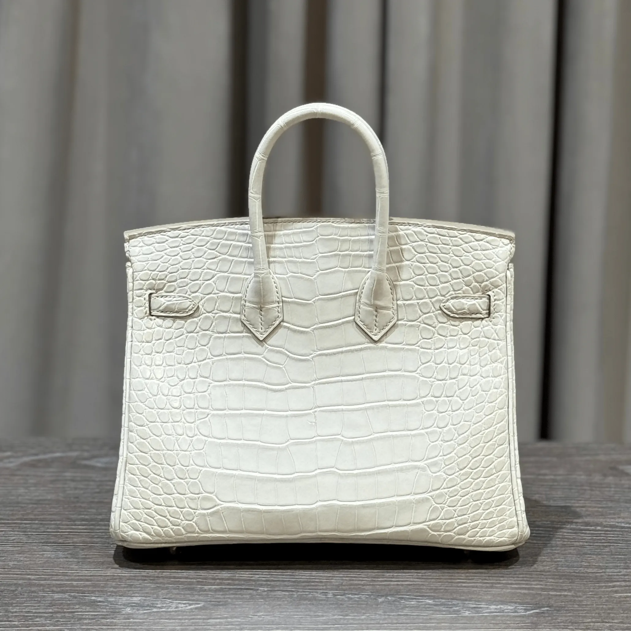 Hermès Beton Birkin 25 Matte Alligator Gold Hardware - Image 10