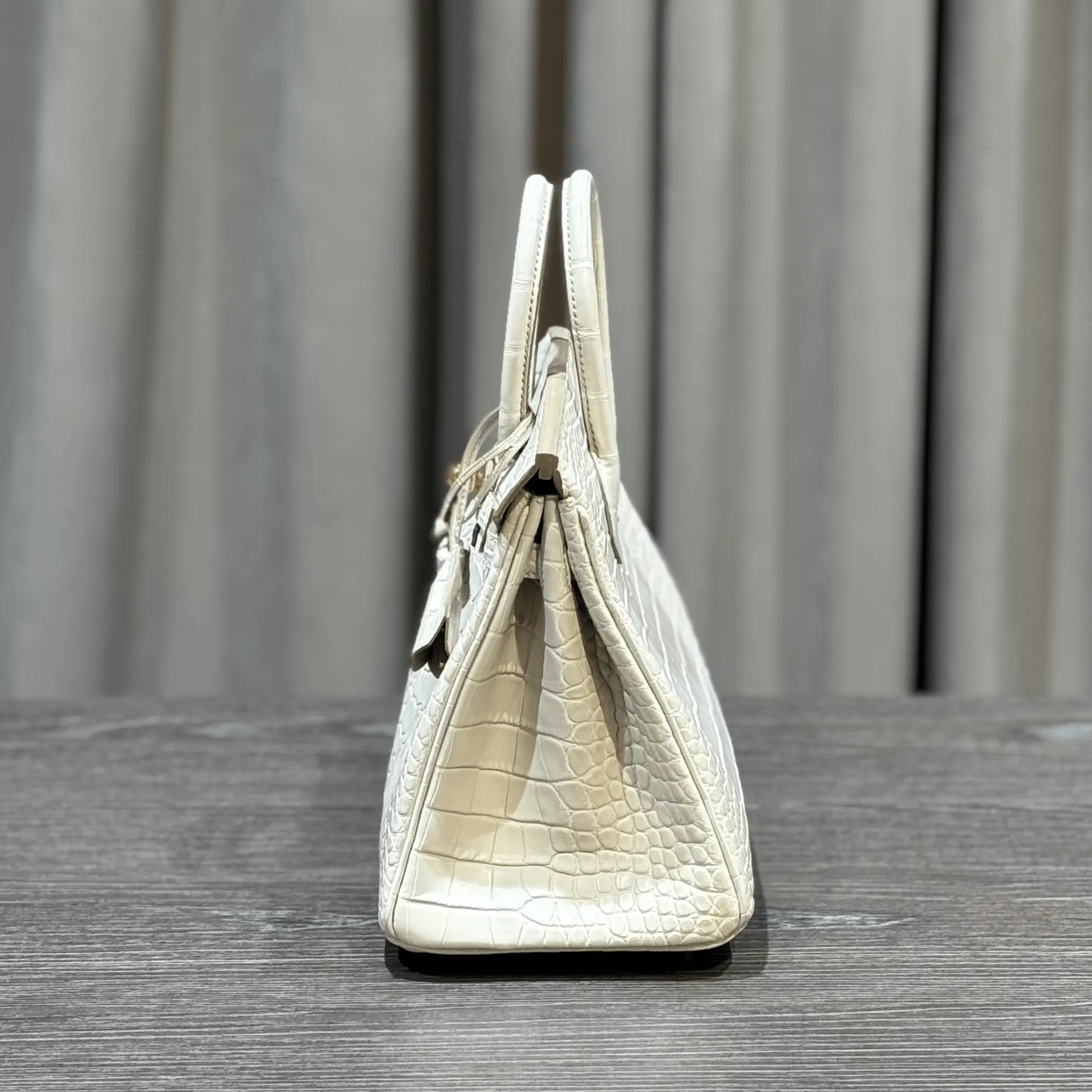 Hermès Beton Birkin 25 Matte Alligator Gold Hardware - Image 7