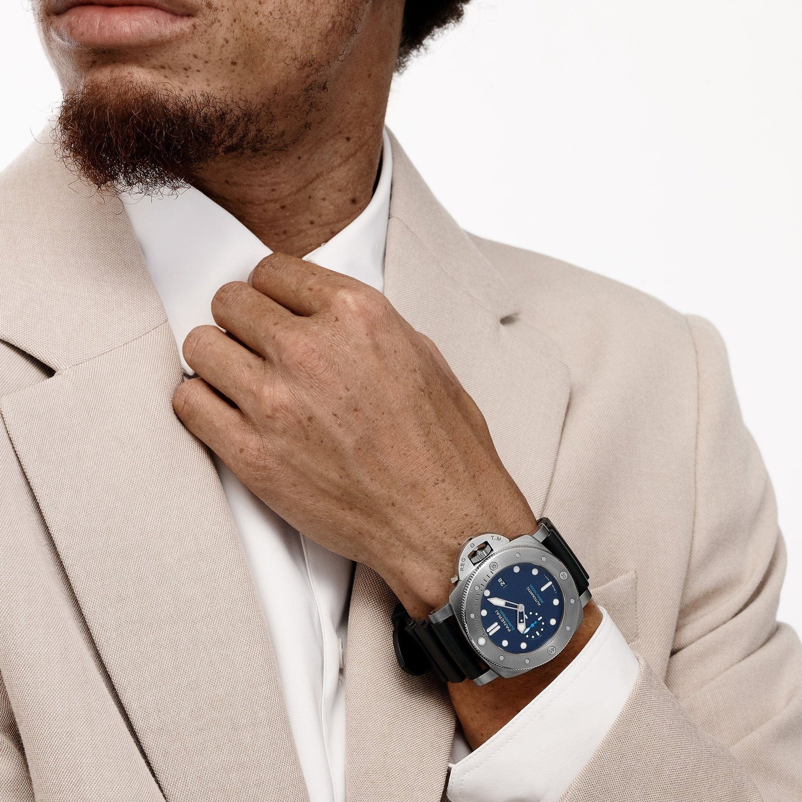 Panerai Submersible PAM02692 BMG-TECH Blue Dial (2024) - Image 3