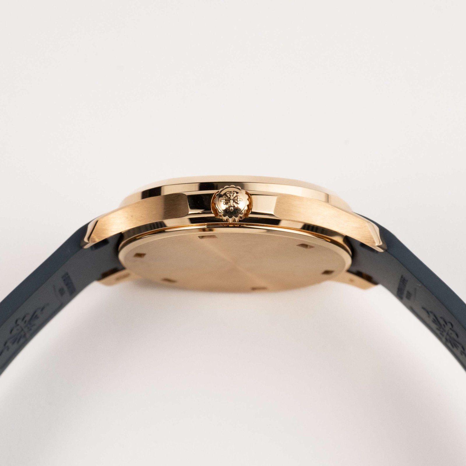 Patek Philippe Aquanaut 5269R-001 'Travel Time' Quartz Rose Gold Blue Dial (2024) - Image 4