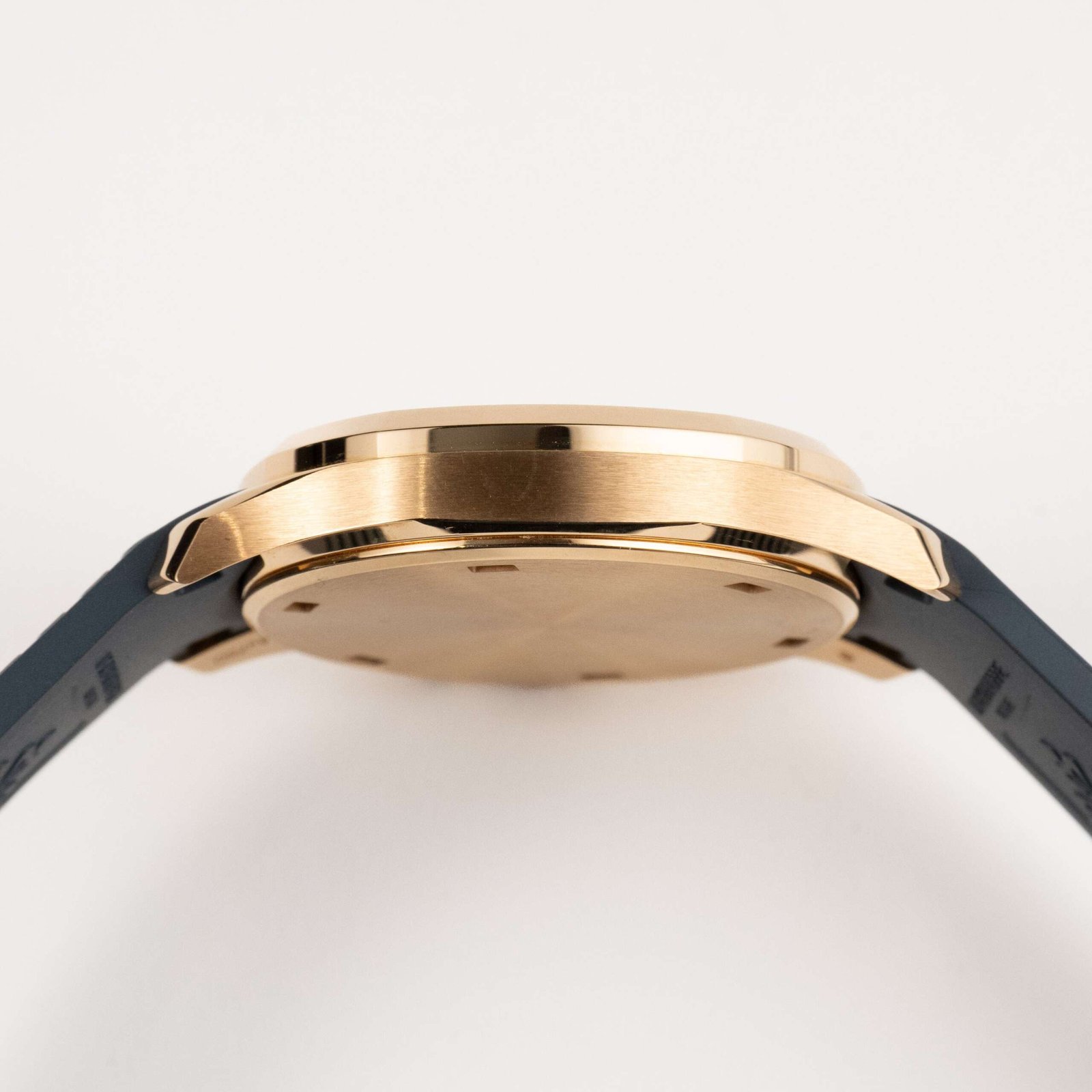 Patek Philippe Aquanaut 5269R-001 'Travel Time' Quartz Rose Gold Blue Dial (2024) - Image 5