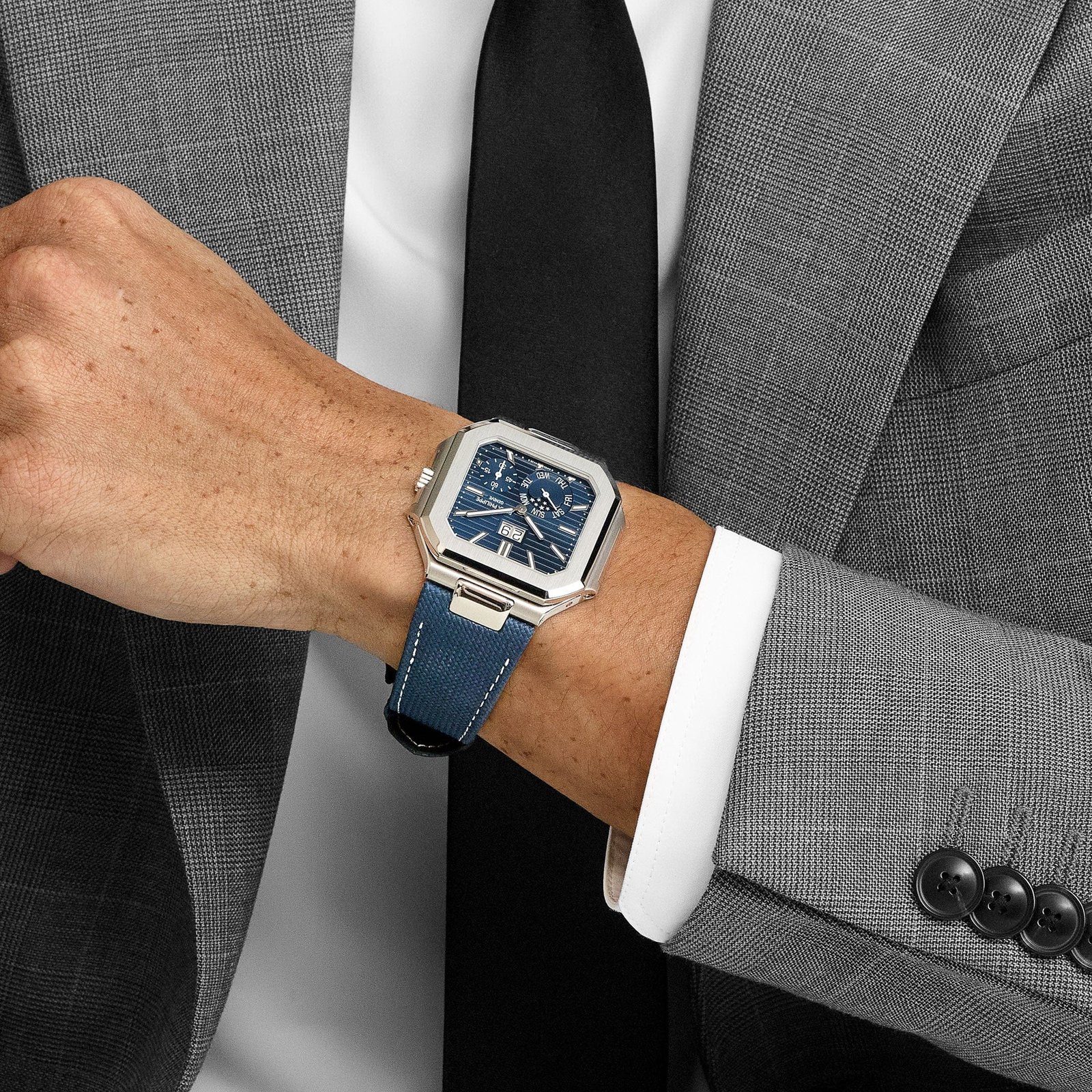 Patek Philippe Cubitus 5822P-001 Platinum Blue Dial Moon Phase (2024) - Image 3