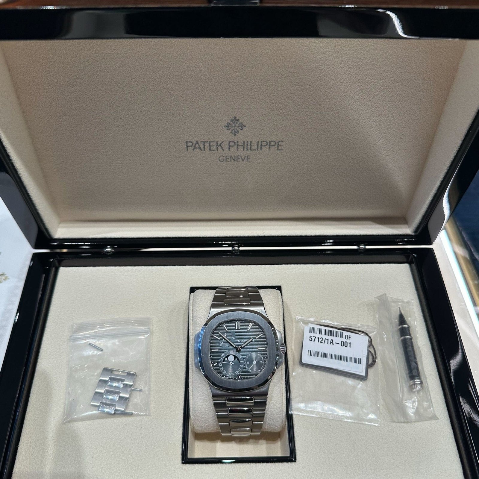 Patek Philippe Nautilus 5712/1A-001 Stainless Steel Blue Dial Moon Phases (2023) - Image 11