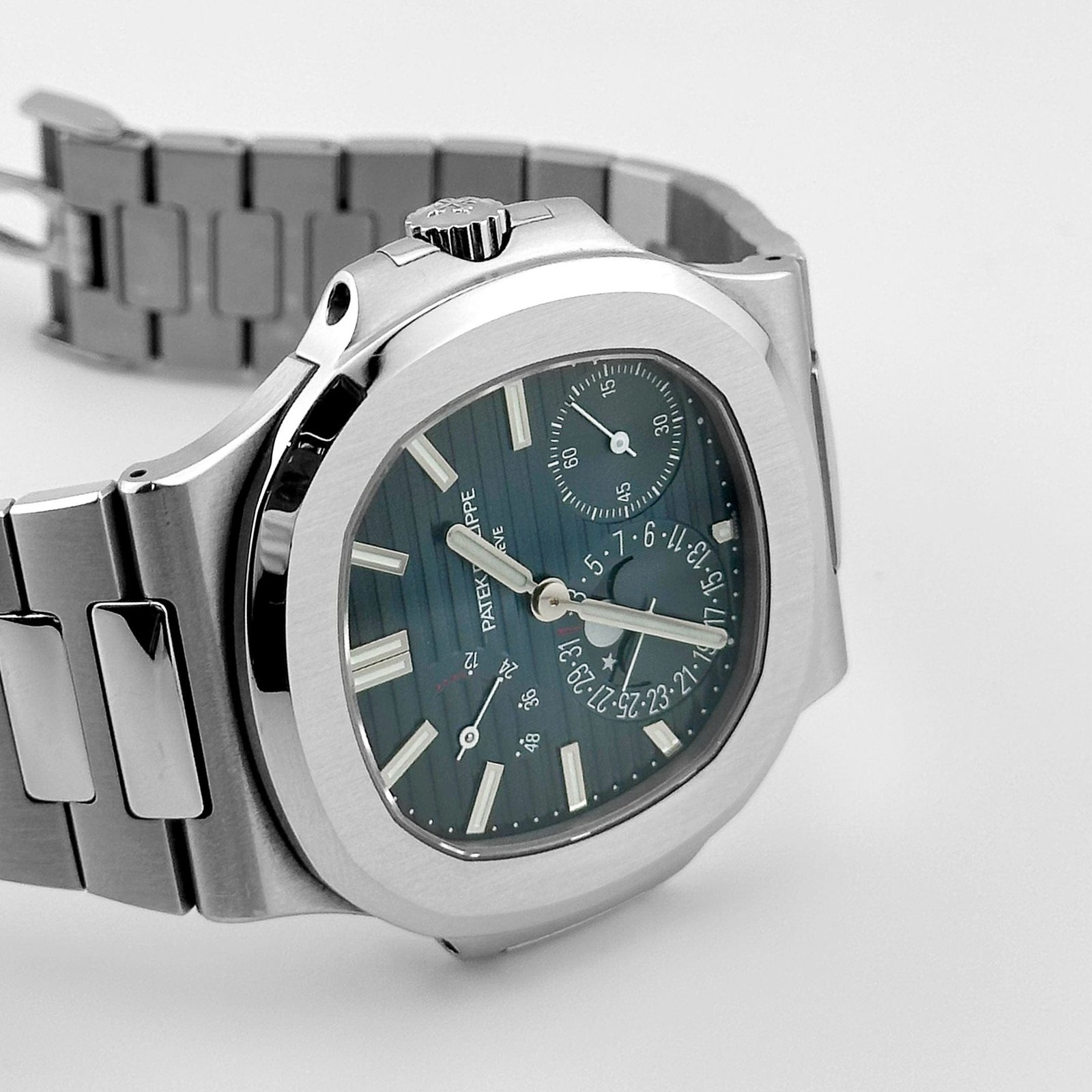 Patek Philippe Nautilus 5712/1A-001 Stainless Steel Blue Dial Moon Phases (2023) - Image 5