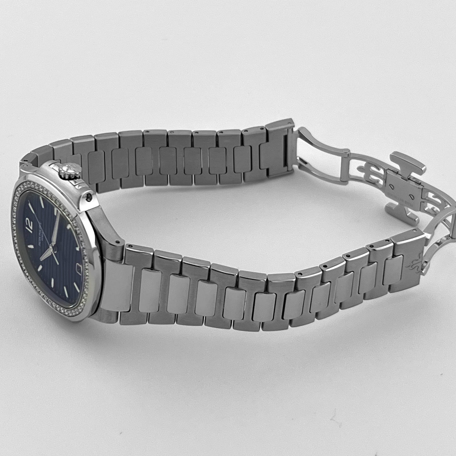 Patek Philippe Nautilus 7118/1200A-001 'Ladies' Blue Dial Diamond Bezel (2022) - Image 9