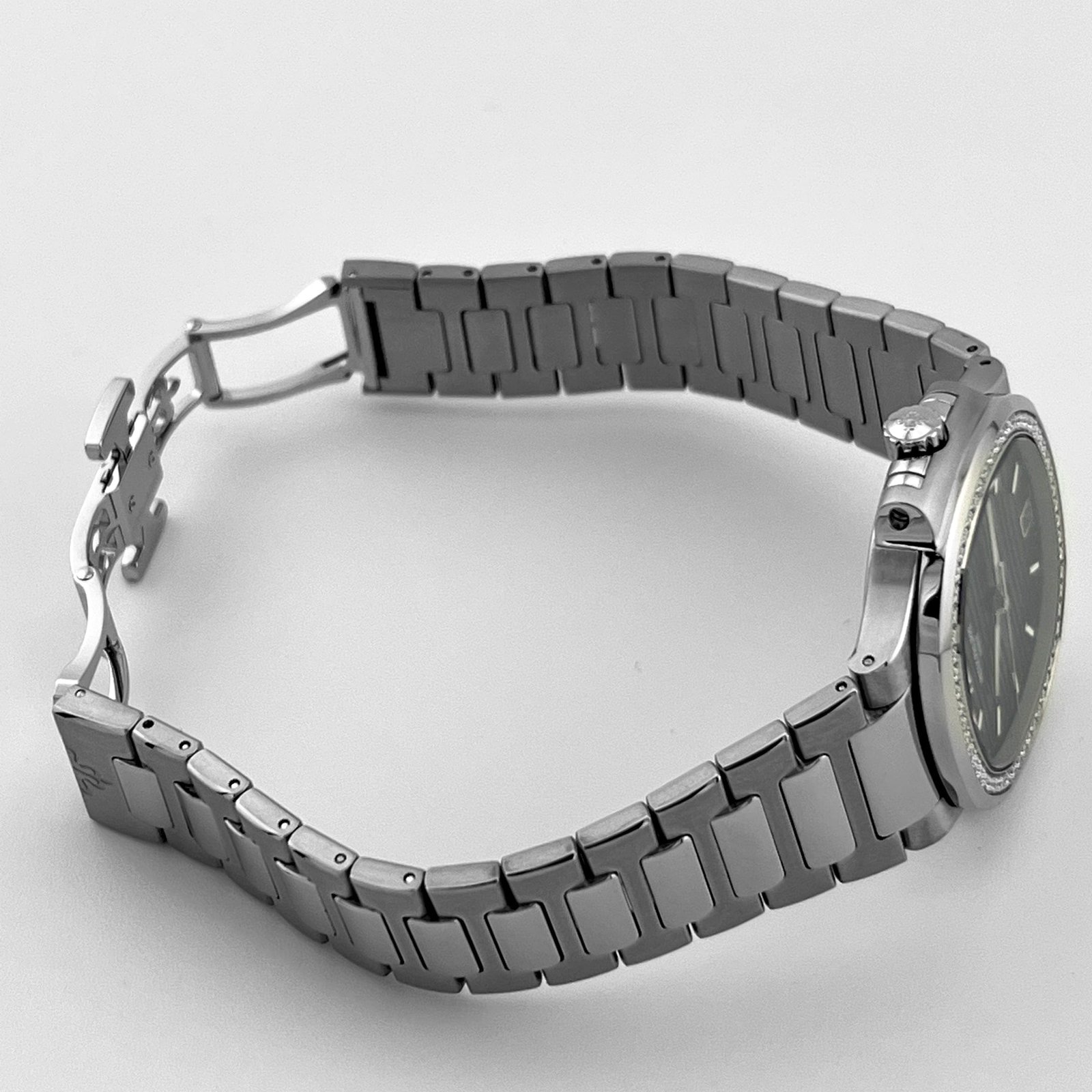 Patek Philippe Nautilus 7118/1200A-001 'Ladies' Blue Dial Diamond Bezel (2022) - Image 8