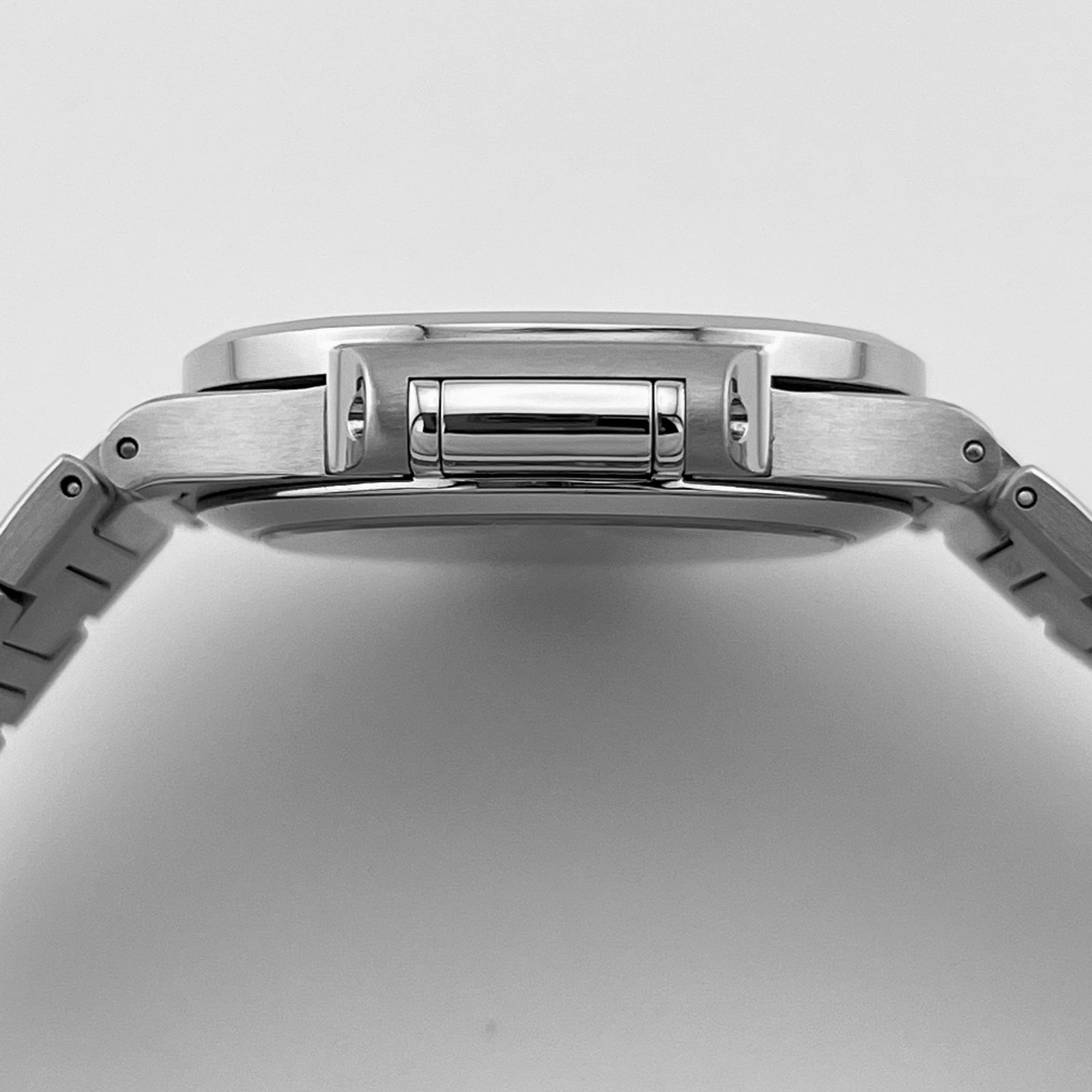 Patek Philippe Nautilus 7118/1200A-001 'Ladies' Blue Dial Diamond Bezel (2022) - Image 7