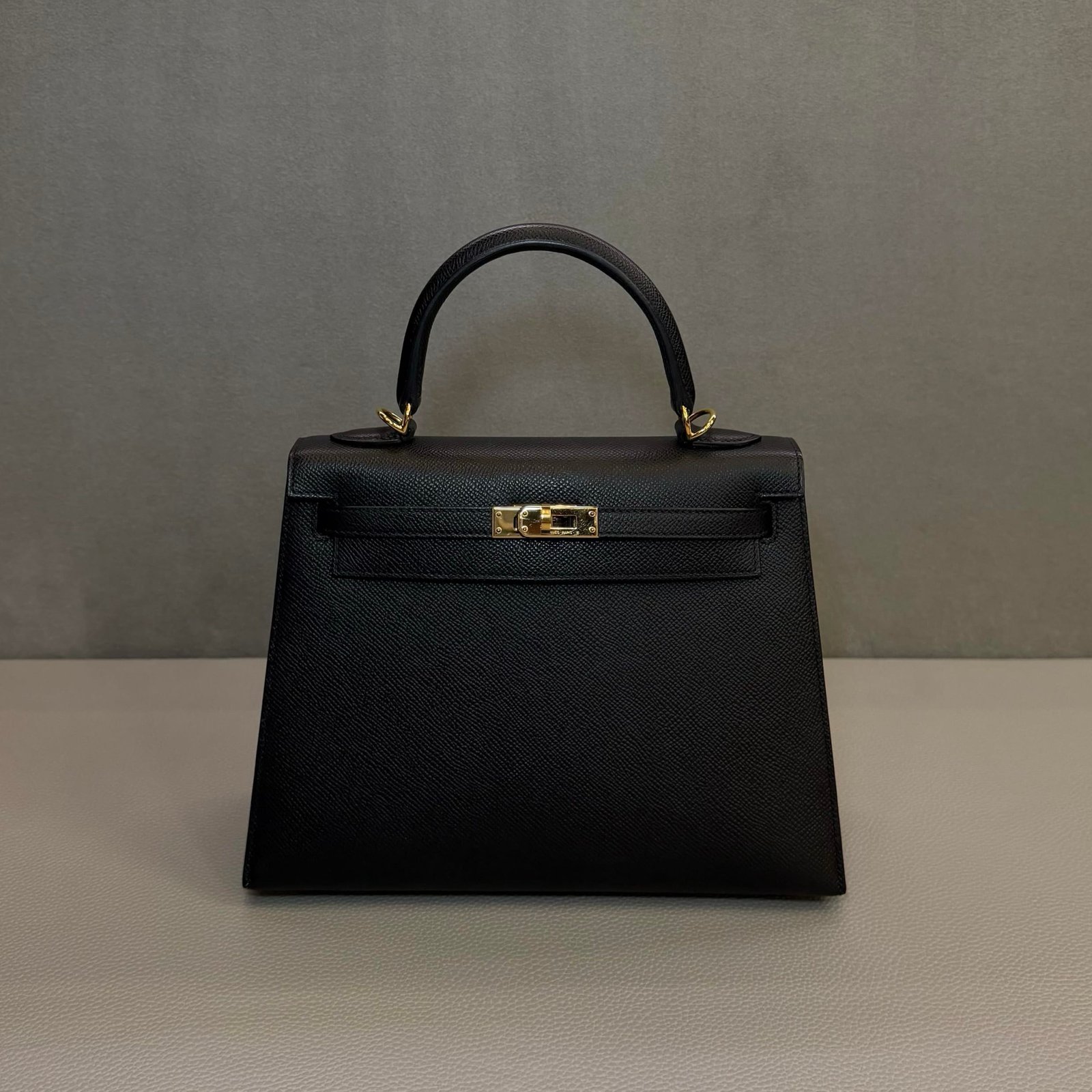 Hermès Noir Kelly Sellier 25 Epsom Gold Hardware