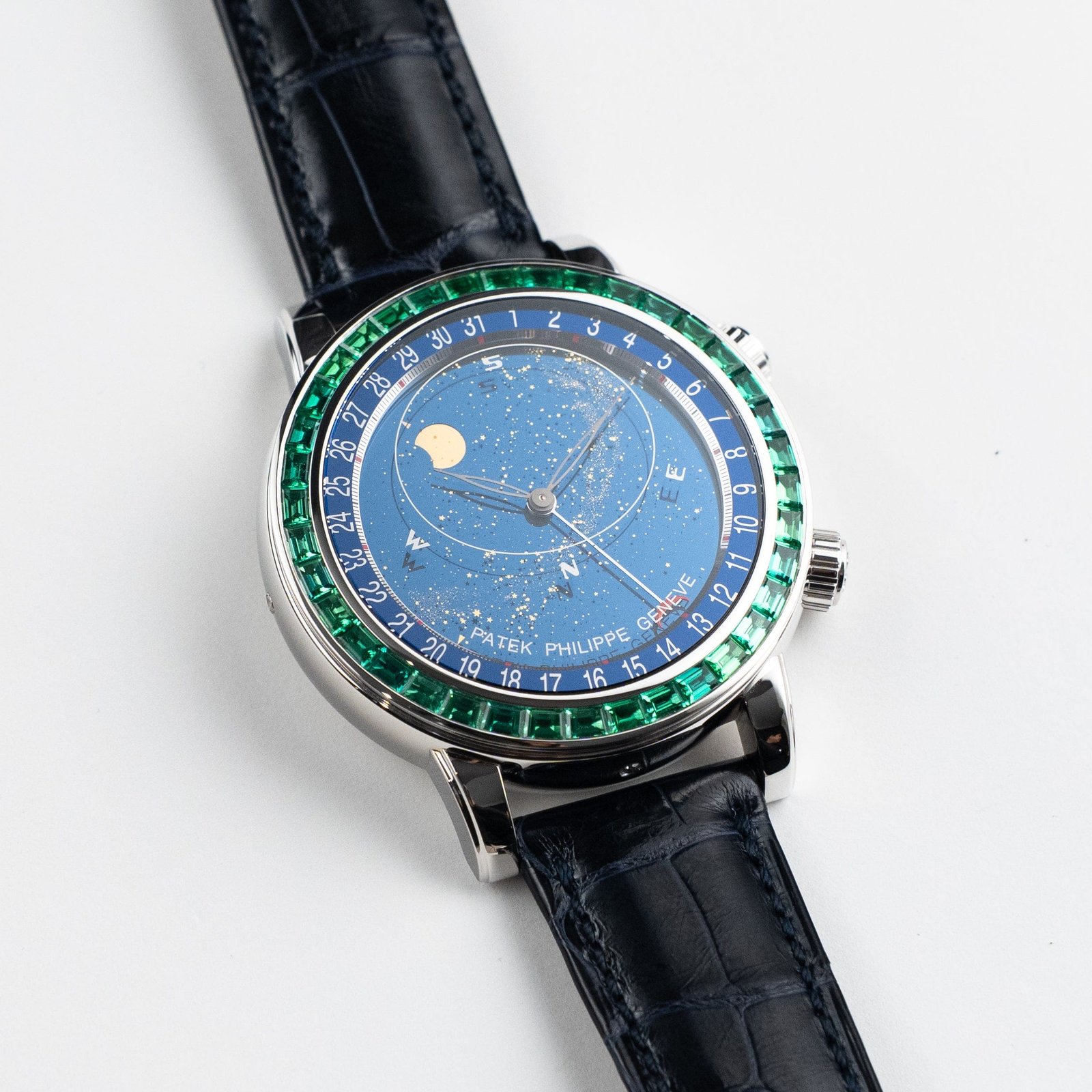 Patek Philippe Celestial Joaillerie Grand Complications 6104/13P-010 Platinum Blue Dial Emerald Bezel (2025) - Image 3