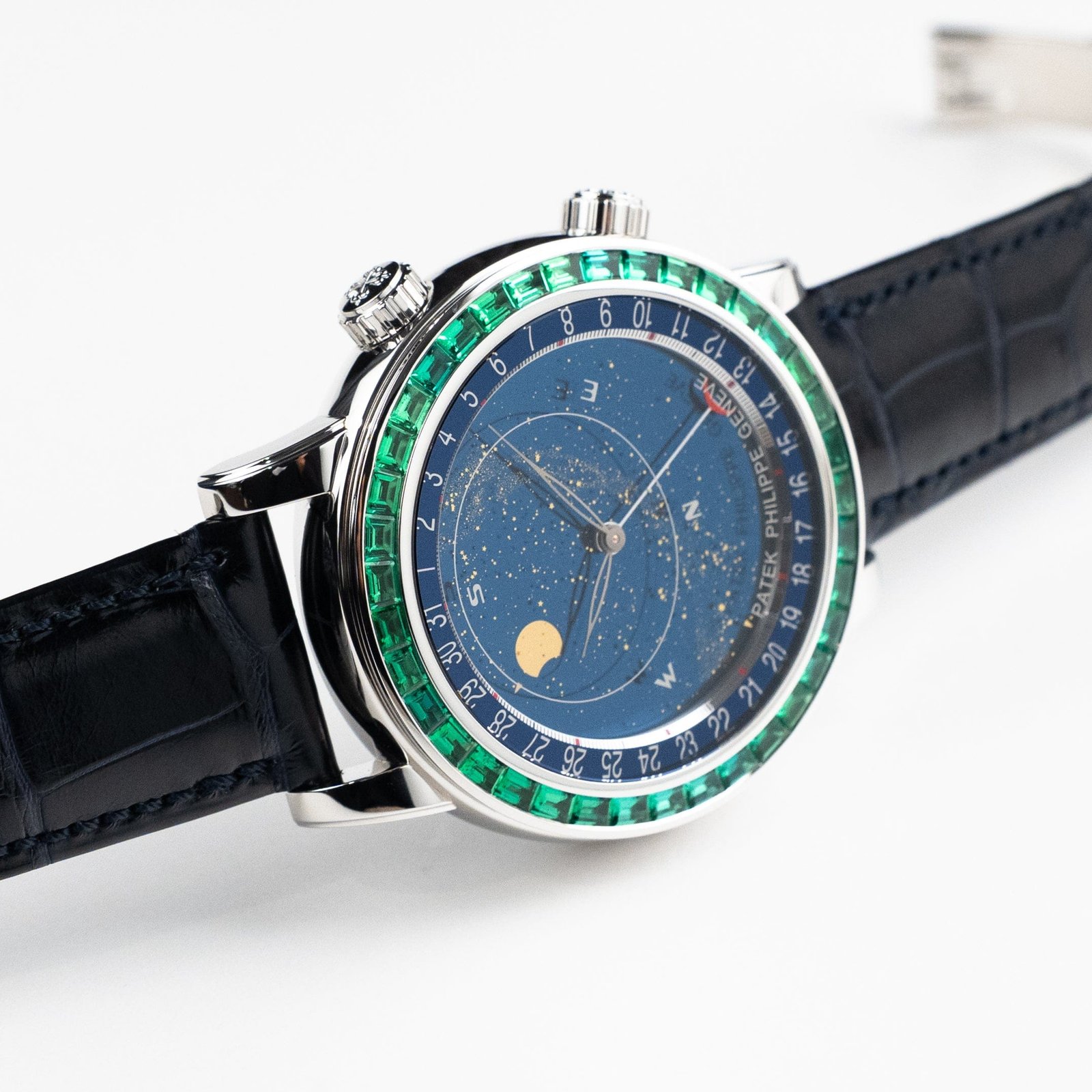 Patek Philippe Celestial Joaillerie Grand Complications 6104/13P-010 Platinum Blue Dial Emerald Bezel (2025) - Image 4