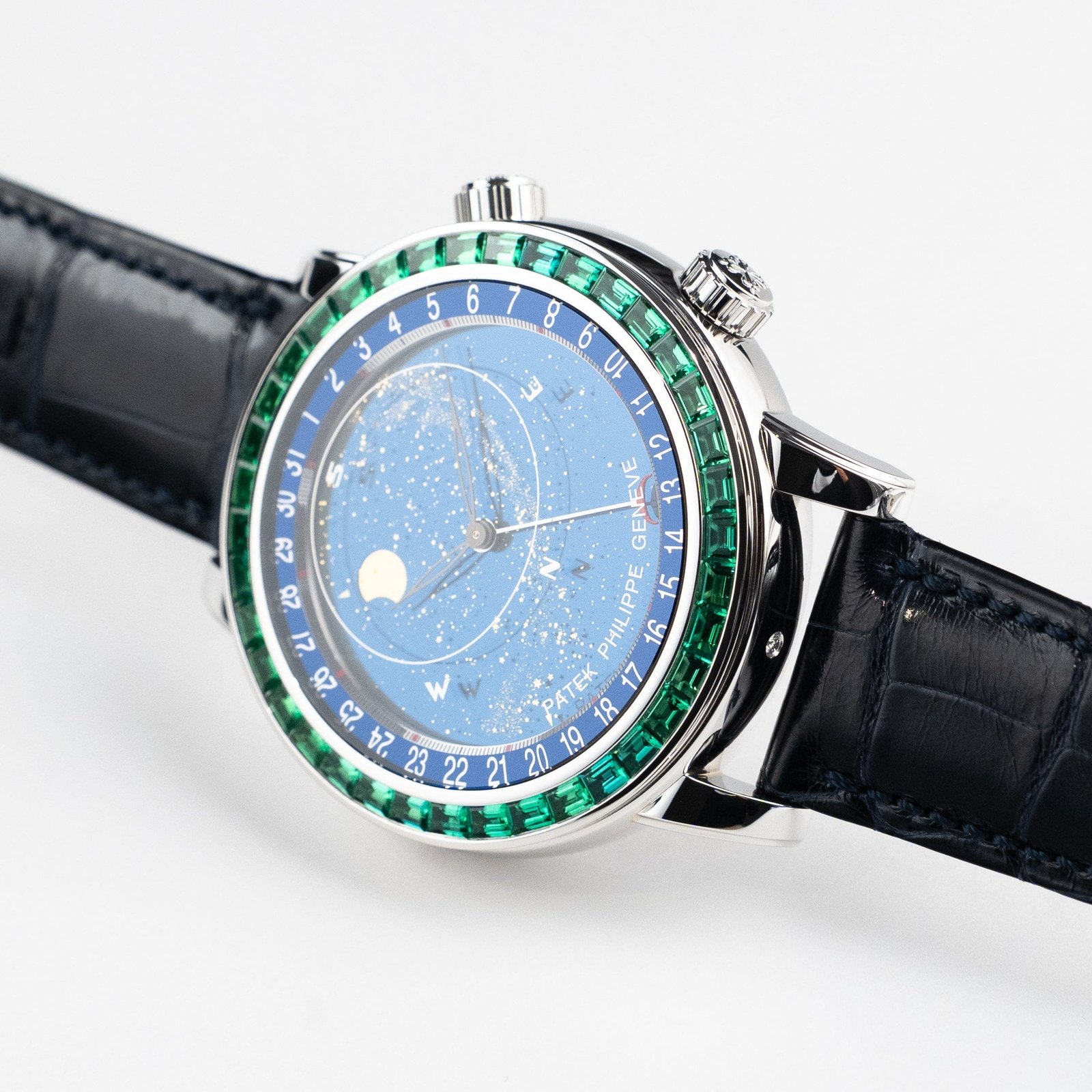Patek Philippe Celestial Joaillerie Grand Complications 6104/13P-010 Platinum Blue Dial Emerald Bezel (2025) - Image 5