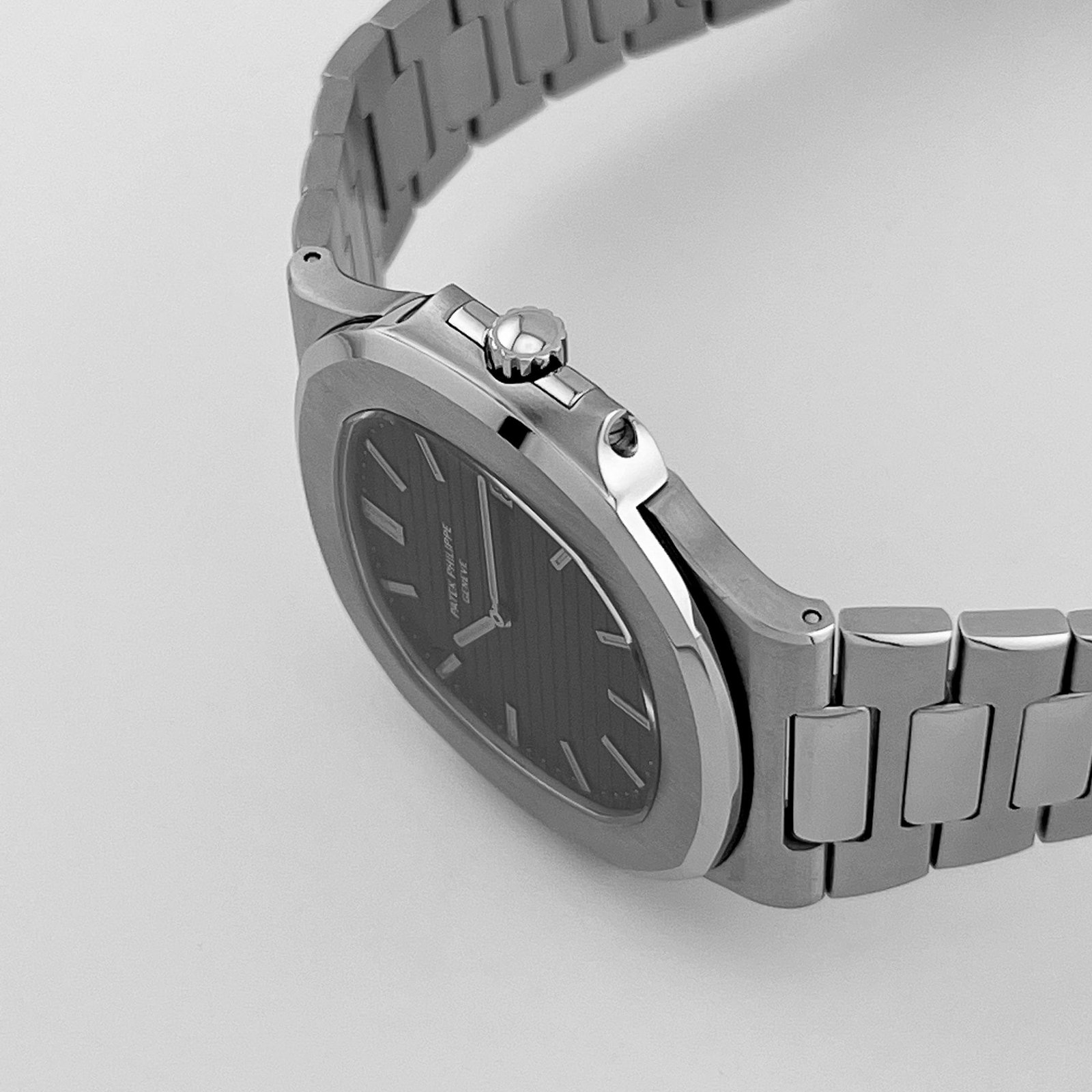 Patek Philippe Nautilus 3700/11 Vintage Stainless Steel Black Dial (1982) - Image 4